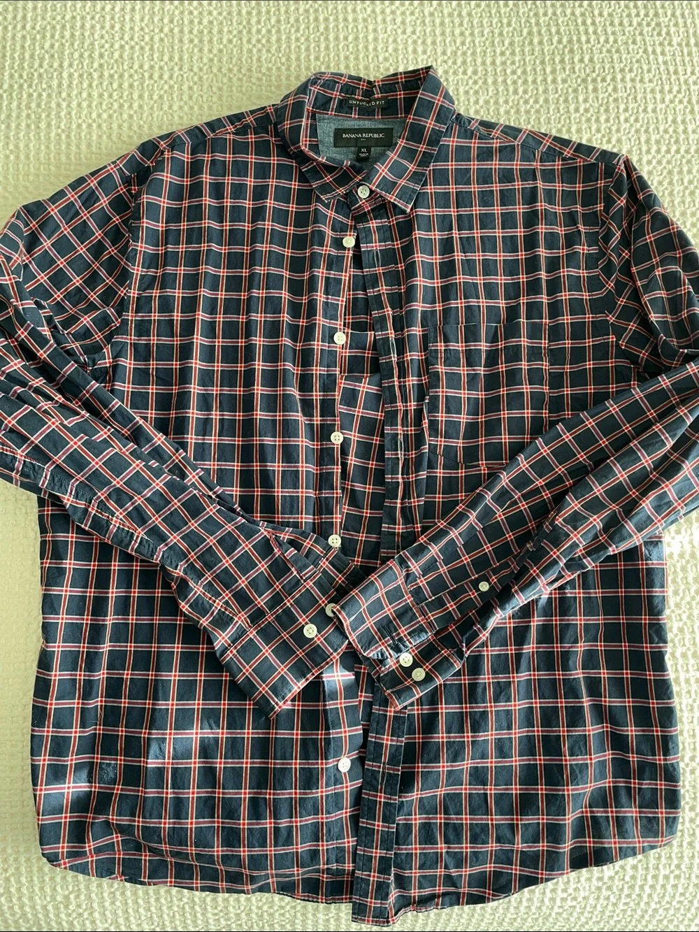 Banana Republic Navy & Red Plaid Long-Sleeve Button-Down Shirt
